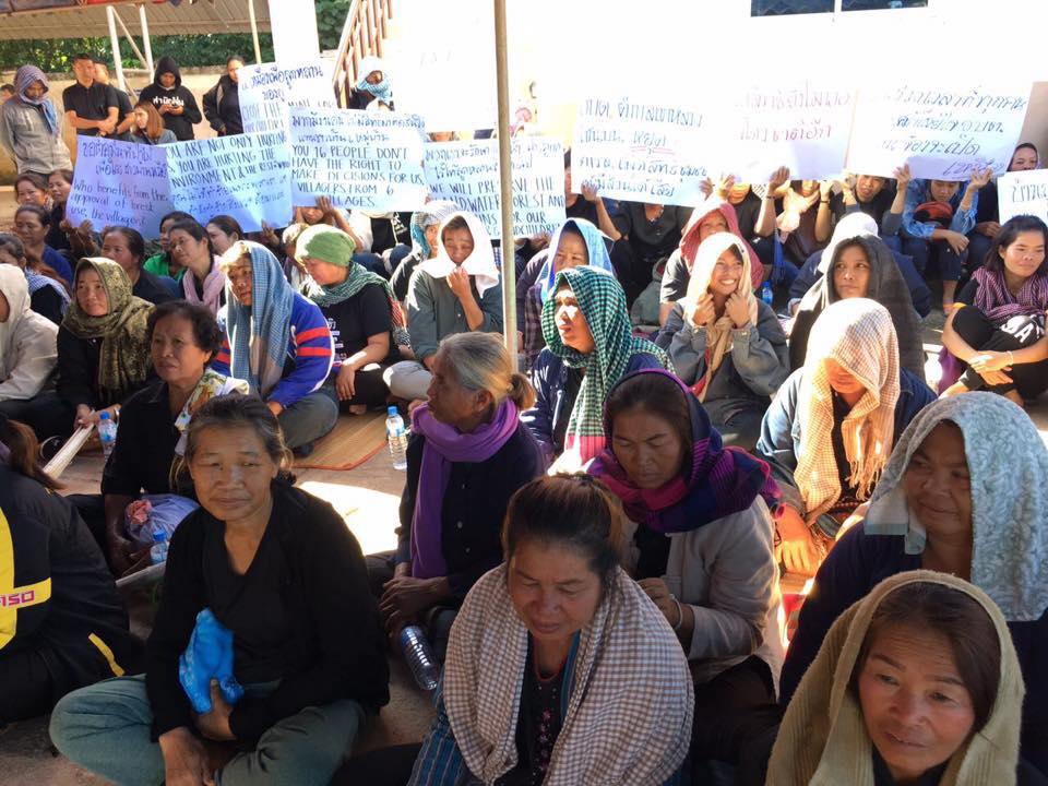 On November 16, 2016, more than 200 residents from Na Nong Bong village gathered at the Khao Laung Sub-District Administrative Council Office in Loei Province to oppose a request by Tungkum Limited gold-mining company to use land in the area for mining operations. ©KRBKG, September 2017.