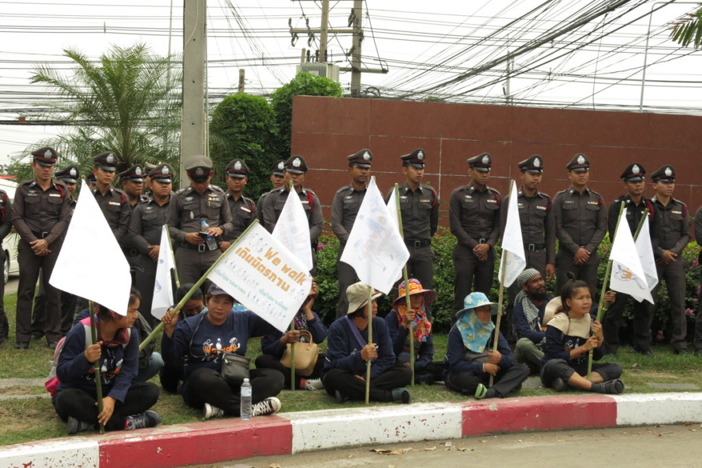 On January 20, 2018, around 100 members of "People Go Network" took part in a peaceful  “We Walk Friendship March” starting at Thammasat University on Rangsit Campus in Pathum Thani Province. More than 200 police officers attempted to block protesters from leaving the campus. ©Fortify Rights 2018
